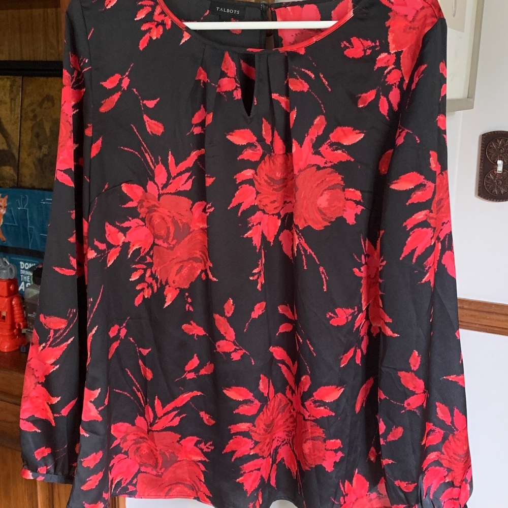 Talbots‎ balloon sleeve floral blouse. Worn maybe once.